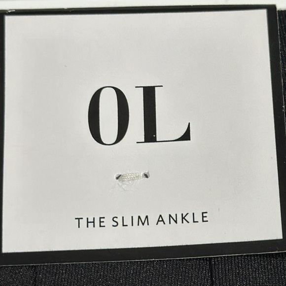 White House Black Market The Slim Ankle Pants with Jewel Buttons Size 0L - NWT - Picture 4 of 9